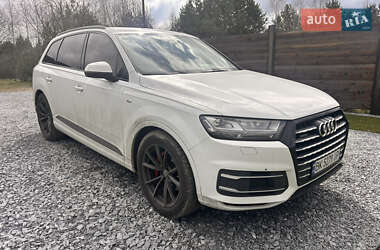 Позашляховик / Кросовер Audi Q7 2015 в 