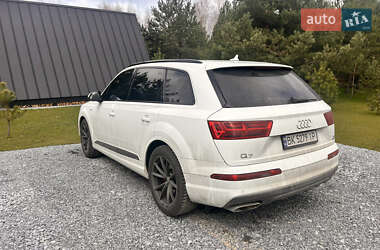 Позашляховик / Кросовер Audi Q7 2015 в 