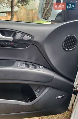Позашляховик / Кросовер Audi Q7 2013 в 