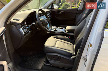 Внедорожник / Кроссовер Audi Q7 2022 в 