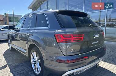 Внедорожник / Кроссовер Audi Q7 2018 в 
