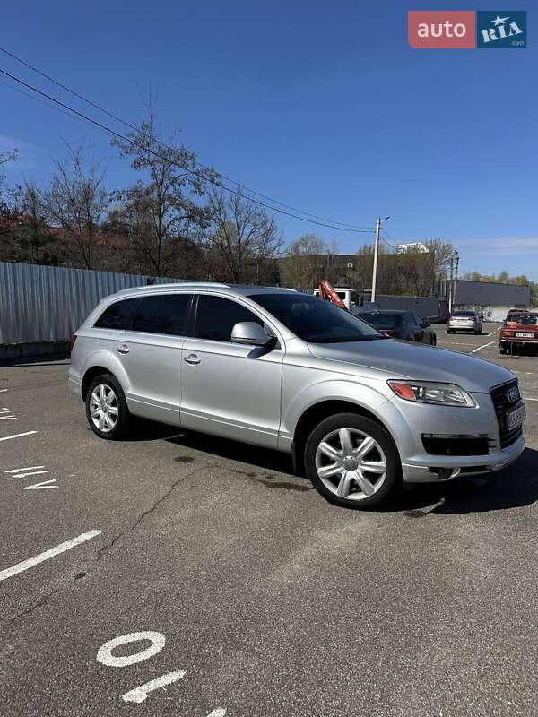 Внедорожник / Кроссовер Audi Q7 2007 в 