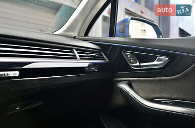 Позашляховик / Кросовер Audi Q7 2016 в 