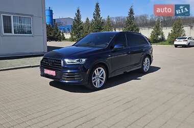 Позашляховик / Кросовер Audi Q7 2019 в 