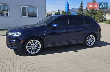 Позашляховик / Кросовер Audi Q7 2019 в 