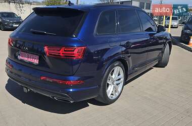 Позашляховик / Кросовер Audi Q7 2019 в 