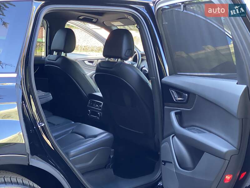 Внедорожник / Кроссовер Audi Q7 2016 в Соленом