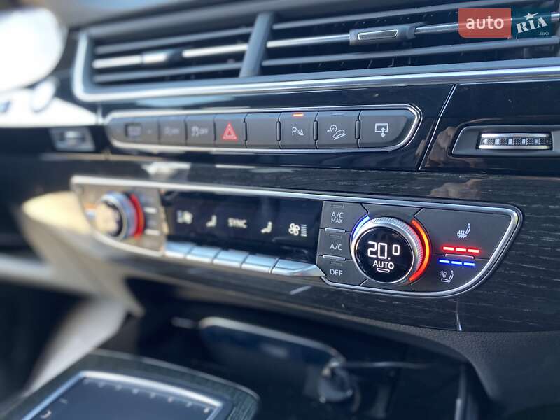 Внедорожник / Кроссовер Audi Q7 2016 в Соленом