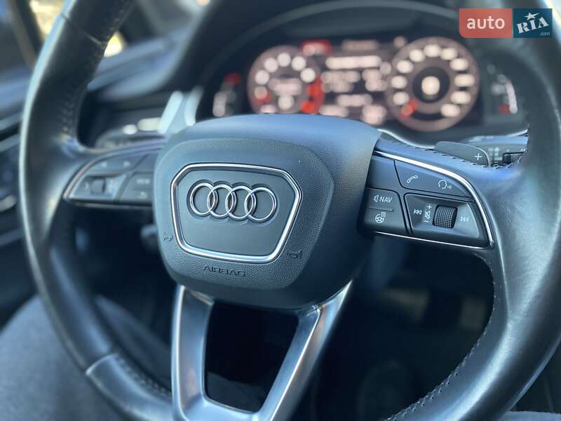 Внедорожник / Кроссовер Audi Q7 2016 в Соленом