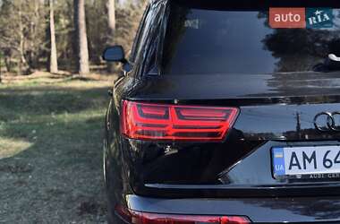 Внедорожник / Кроссовер Audi Q7 2017 в 