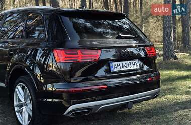 Внедорожник / Кроссовер Audi Q7 2017 в 