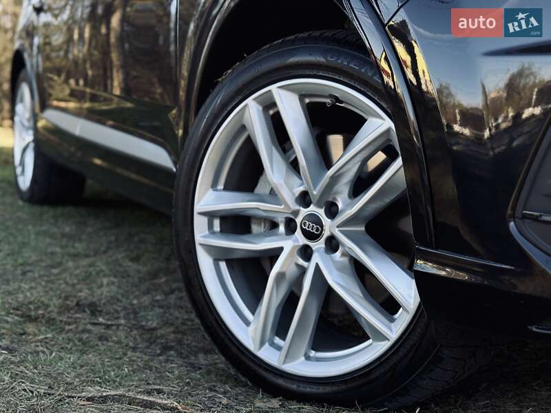 Внедорожник / Кроссовер Audi Q7 2017 в Житомире