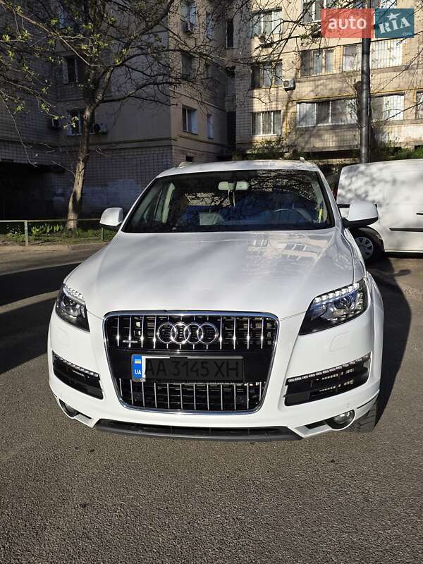 Позашляховик / Кросовер Audi Q7 2013 в 
