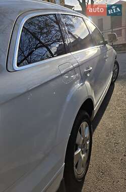 Позашляховик / Кросовер Audi Q7 2013 в 