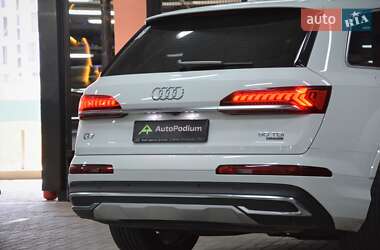 Внедорожник / Кроссовер Audi Q7 2020 в 