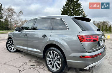 Внедорожник / Кроссовер Audi Q7 2016 в 