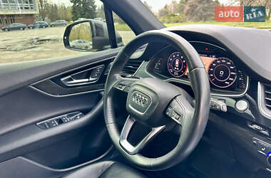 Внедорожник / Кроссовер Audi Q7 2016 в 