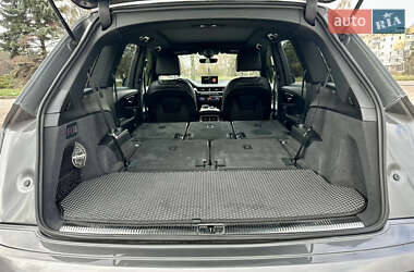 Внедорожник / Кроссовер Audi Q7 2016 в 