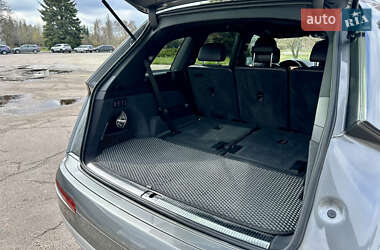 Внедорожник / Кроссовер Audi Q7 2016 в 