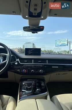 Позашляховик / Кросовер Audi Q7 2018 в 