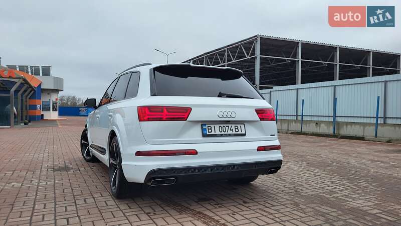 Внедорожник / Кроссовер Audi Q7 2016 в Полтаве