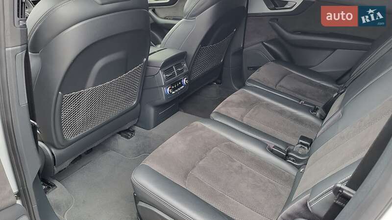 Внедорожник / Кроссовер Audi Q7 2016 в Полтаве