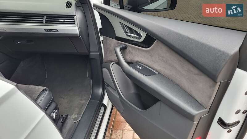 Внедорожник / Кроссовер Audi Q7 2016 в Полтаве