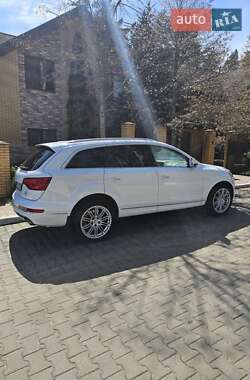 Внедорожник / Кроссовер Audi Q7 2011 в 