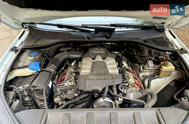 Позашляховик / Кросовер Audi Q7 2011 в 