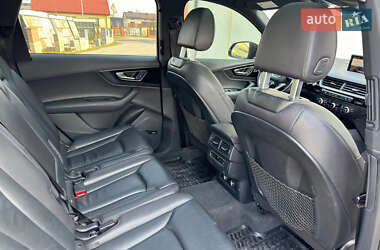 Позашляховик / Кросовер Audi Q7 2017 в 