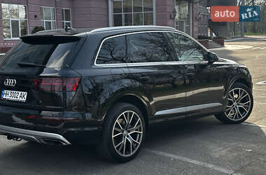 Внедорожник / Кроссовер Audi Q7 2019 в 