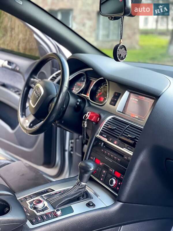 Позашляховик / Кросовер Audi Q7 2007 в Дубні