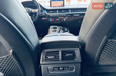 Внедорожник / Кроссовер Audi Q7 2016 в 