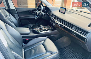 Внедорожник / Кроссовер Audi Q7 2016 в 