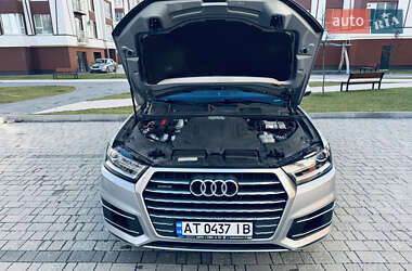 Внедорожник / Кроссовер Audi Q7 2016 в 