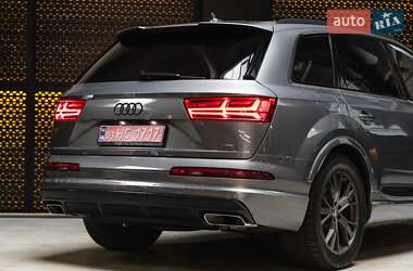 Внедорожник / Кроссовер Audi Q7 2017 в 
