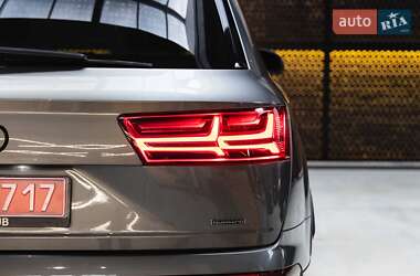 Внедорожник / Кроссовер Audi Q7 2017 в 