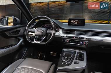 Внедорожник / Кроссовер Audi Q7 2017 в 