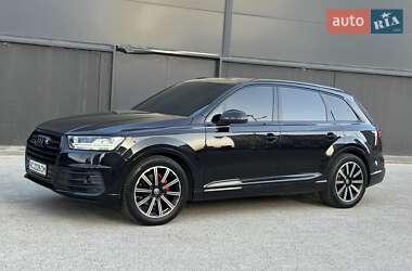 Позашляховик / Кросовер Audi Q7 2015 в 