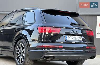 Позашляховик / Кросовер Audi Q7 2015 в 