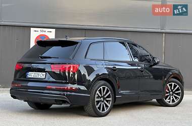 Позашляховик / Кросовер Audi Q7 2015 в 