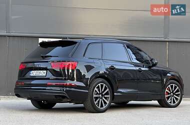 Позашляховик / Кросовер Audi Q7 2015 в 