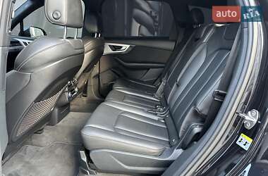 Позашляховик / Кросовер Audi Q7 2015 в 