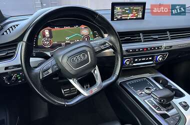 Позашляховик / Кросовер Audi Q7 2015 в 
