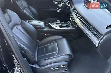 Позашляховик / Кросовер Audi Q7 2015 в 
