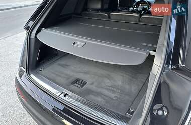 Позашляховик / Кросовер Audi Q7 2015 в 