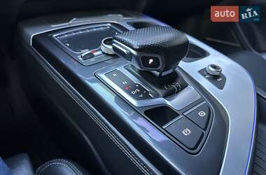 Позашляховик / Кросовер Audi Q7 2015 в 