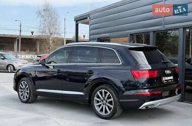 Позашляховик / Кросовер Audi Q7 2017 в 