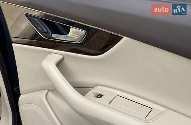 Позашляховик / Кросовер Audi Q7 2017 в 