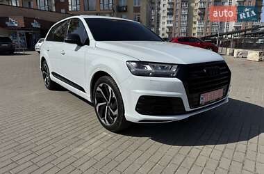 Внедорожник / Кроссовер Audi Q7 2016 в 